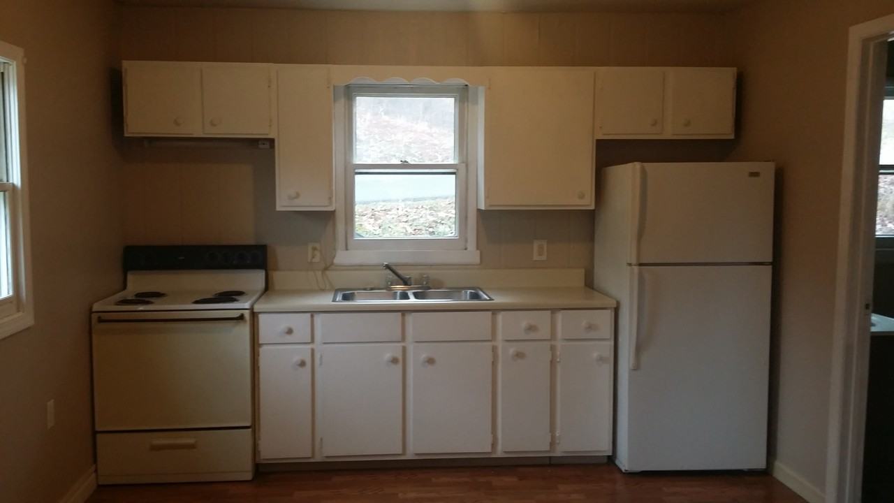 272 Bank Dr - Photo 2 of 5
