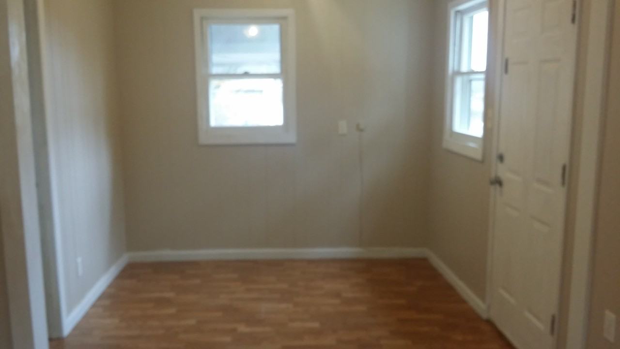 272 Bank Dr - Photo 3 of 5