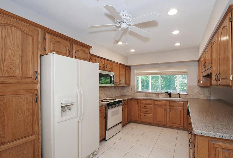 112 Wayland Cir - Photo 3 of 8