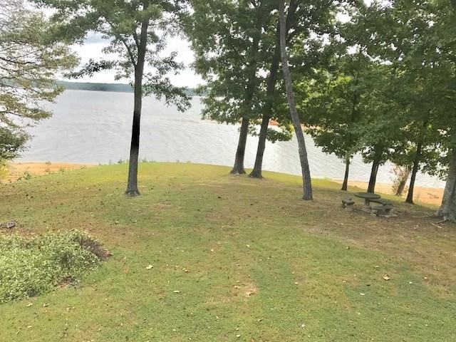 400 W Point Dr - Photo 2 of 32