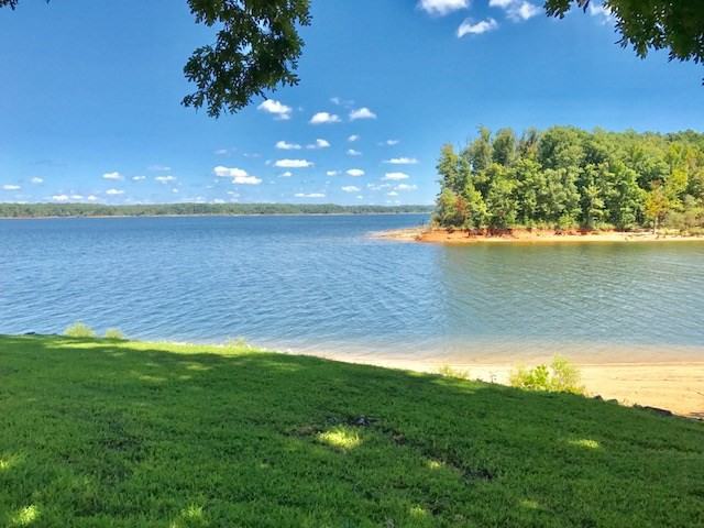 400 W Point Dr - Photo 3 of 32