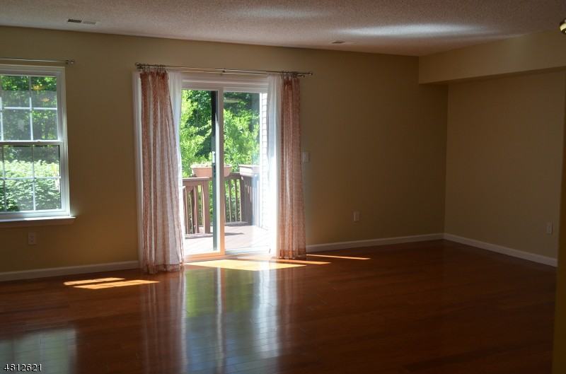 7 Betty Ct - Photo 3 of 17