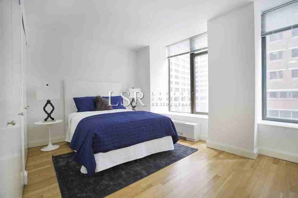 10 Hanover Square #22H