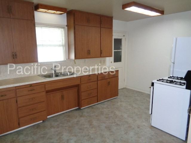 205 Steele Ln - Photo 3 of 13