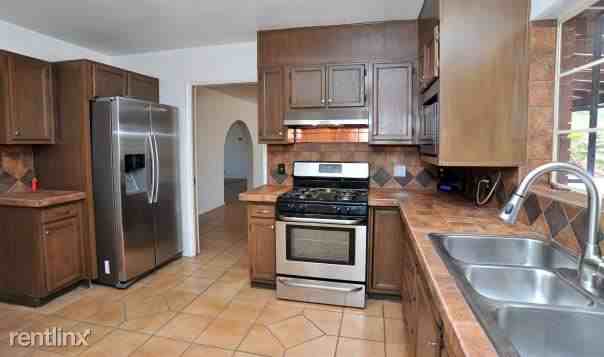 4301 E 7th St - Photo 2 of 9