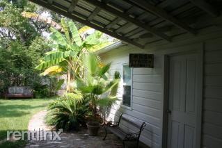 121 Sycamore St - Photo 3 of 11