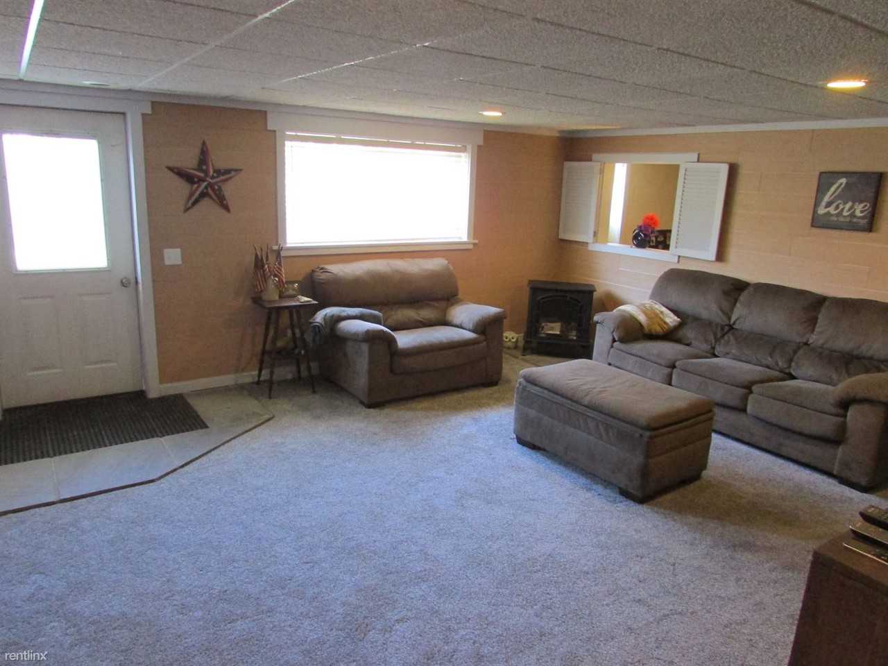 2332 W Walworth Rd #4 - Photo 3 of 20