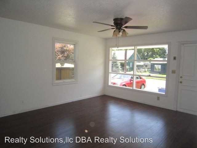 10519 SE Center St - Photo 2 of 12