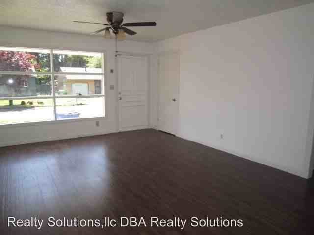 10519 SE Center St - Photo 3 of 12