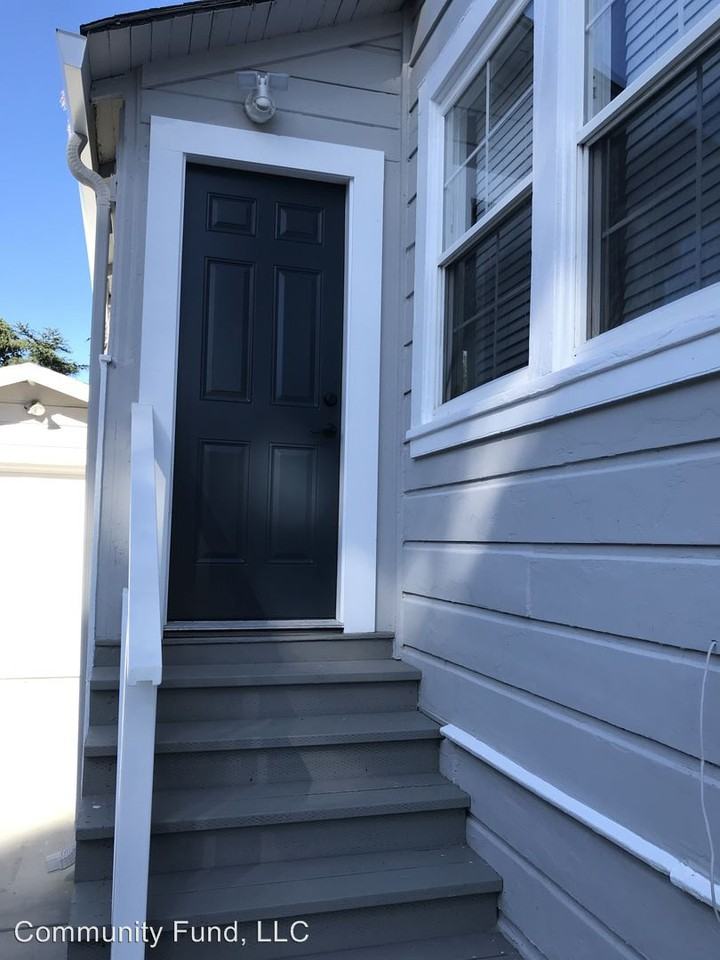 22243 Pearce St - Photo 3 of 12