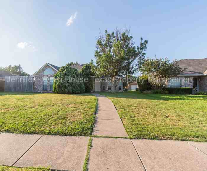 1401 Old Knoll Dr - Photo 2 of 36