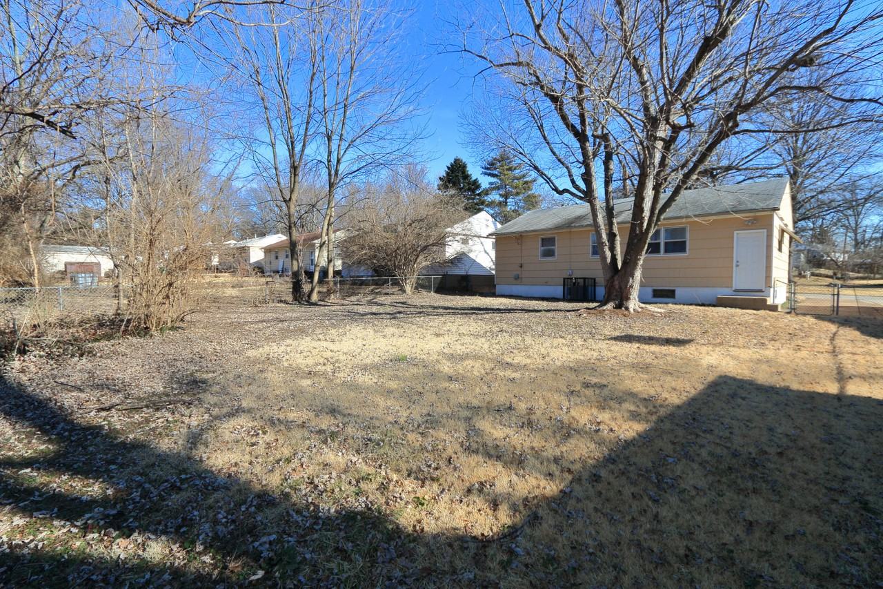 9855 Medford Dr - Photo 2 of 17