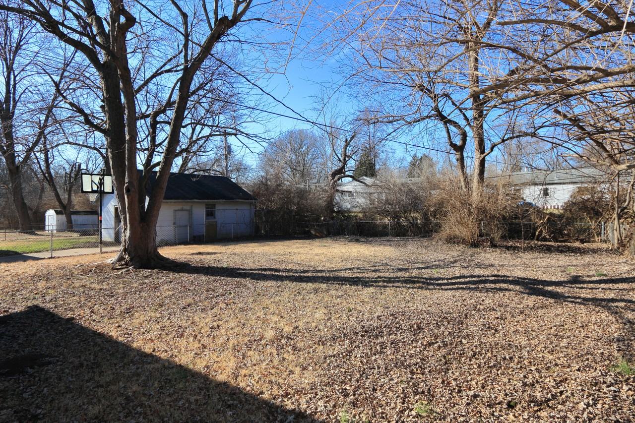 9855 Medford Dr - Photo 3 of 17