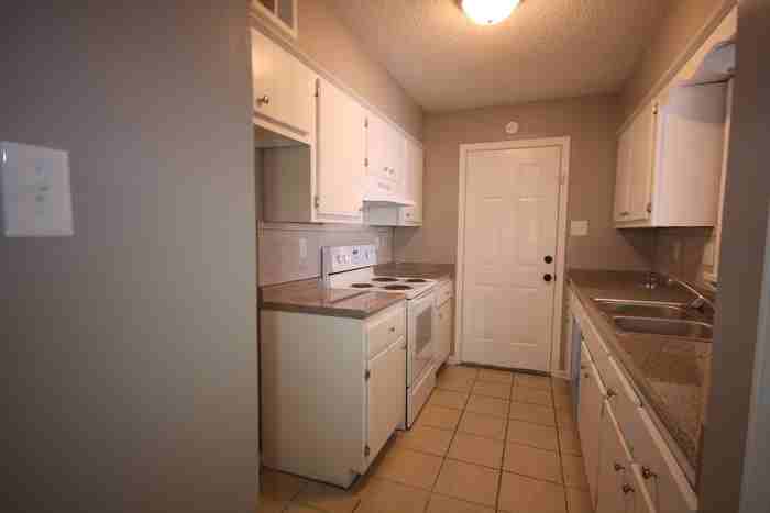 5266 Scottsdale Ave - Photo 3 of 8