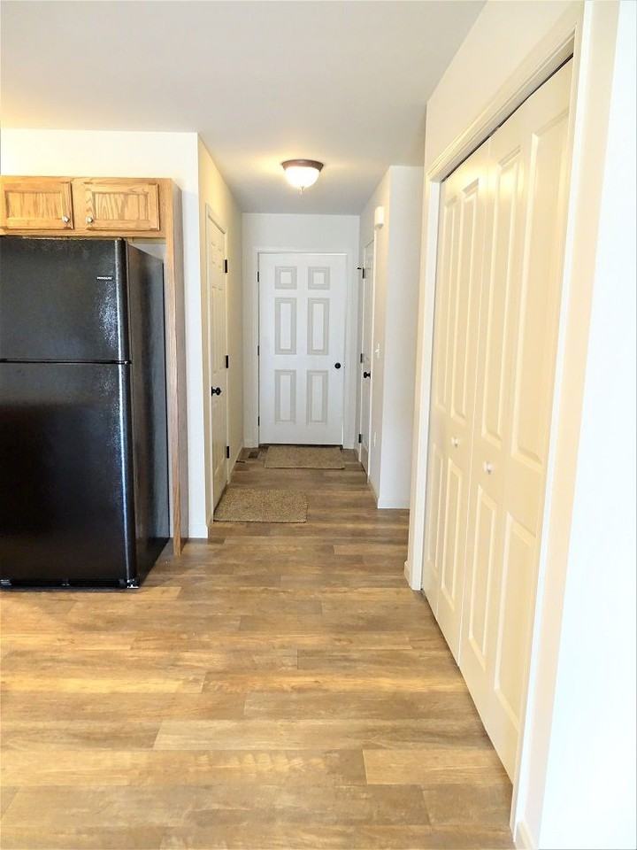 216 Lakeside Crossing - Photo 2 of 27