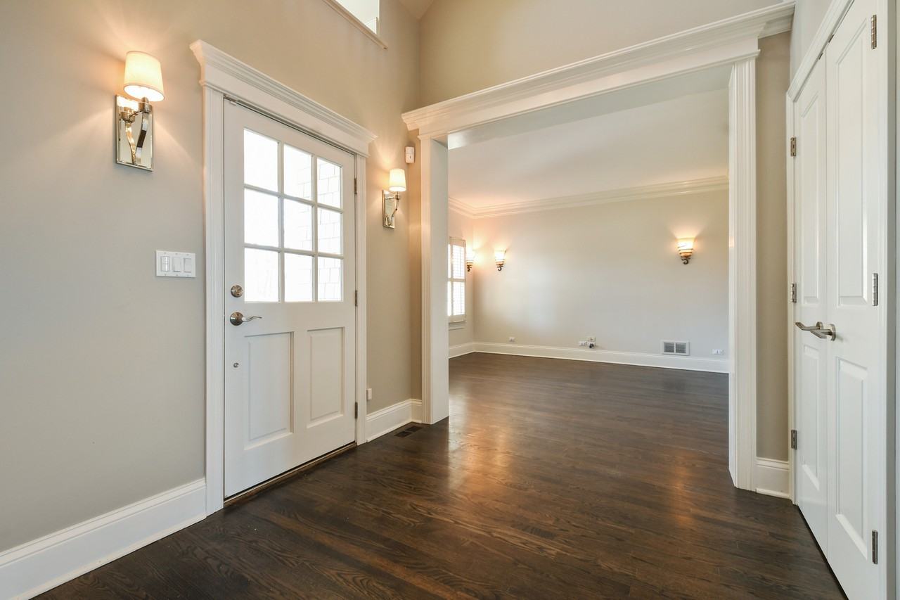 577 Greenway Dr - Photo 2 of 32