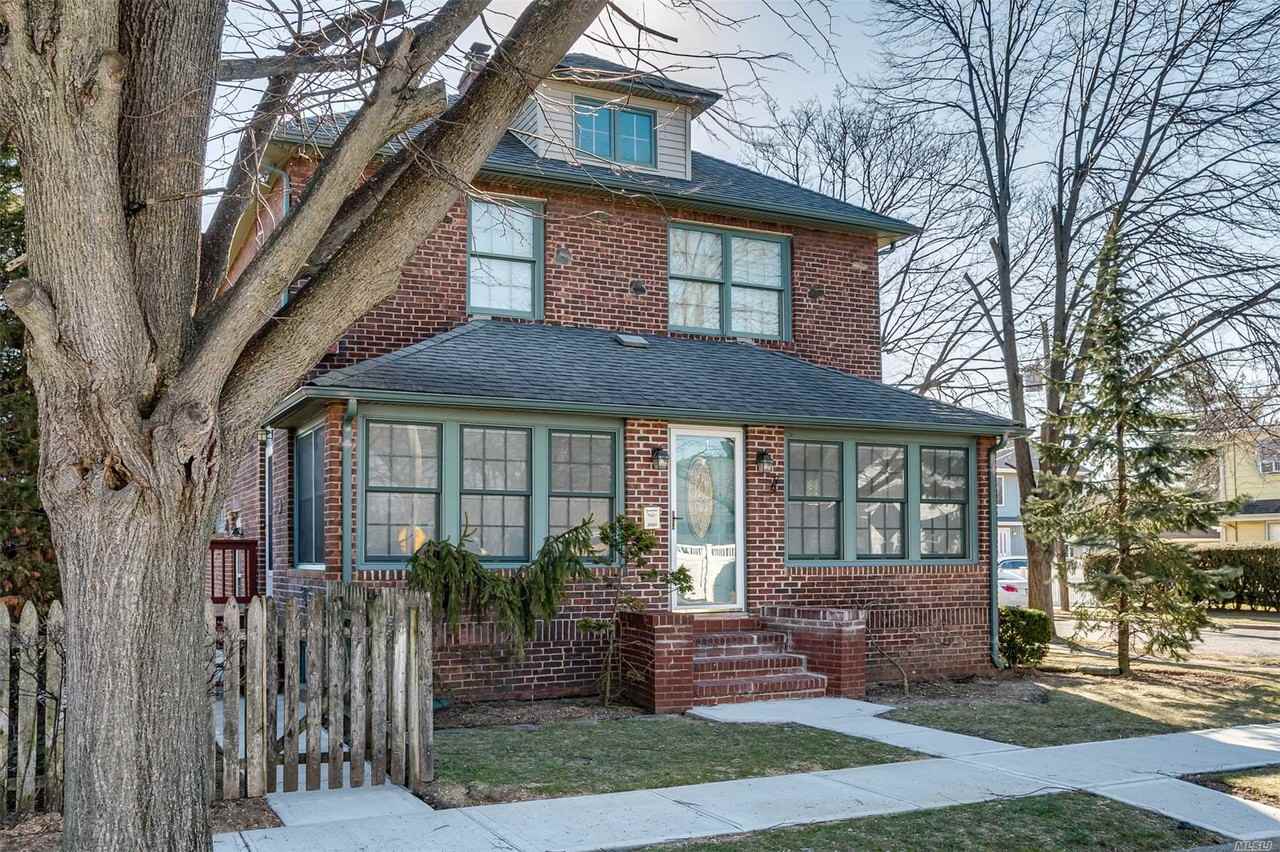 2063 Walnut St - Photo 2 of 8