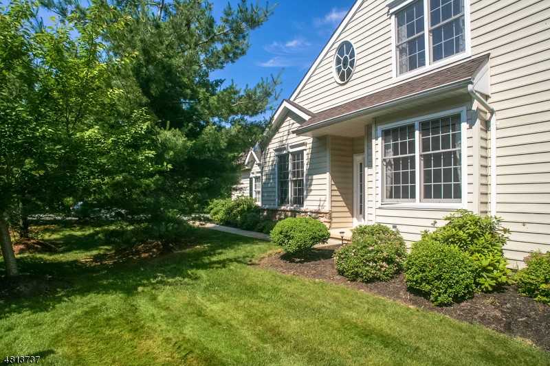 111 Watchung Dr - Photo 2 of 24