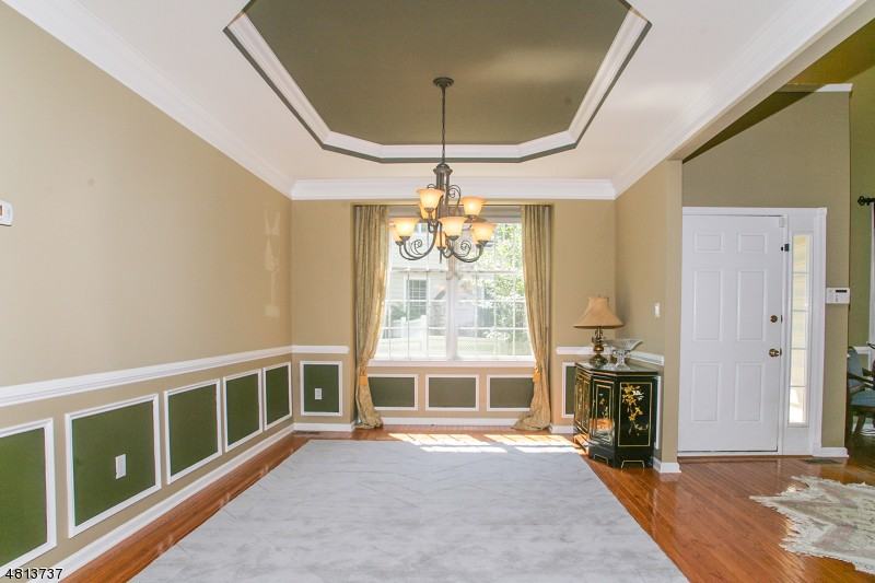 111 Watchung Dr - Photo 3 of 24