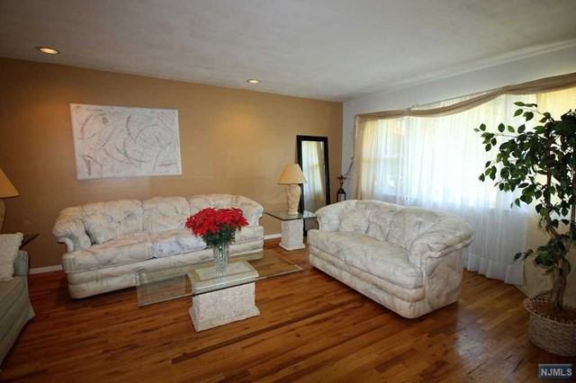 13 Wolfe Dr - Photo 2 of 22