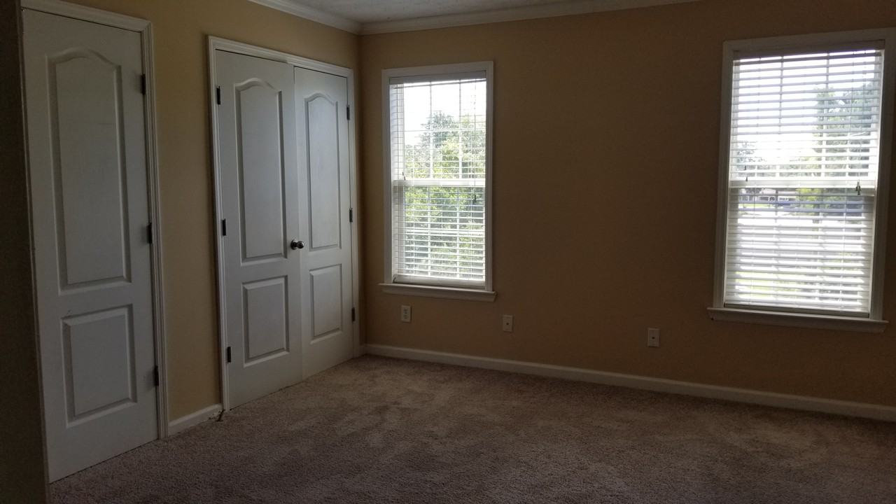 309 Peach Street - Photo 3 of 7