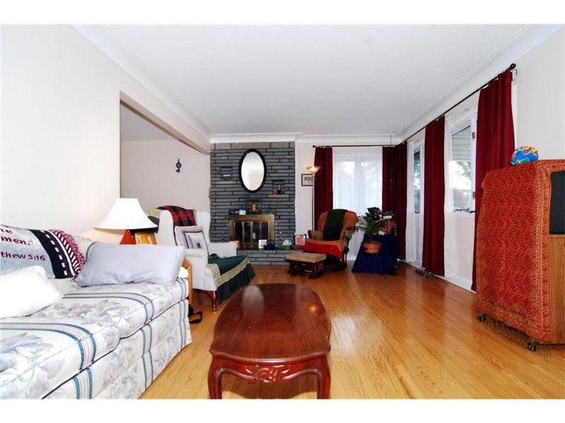 918 Woodroffe Avenue - Photo 3 of 9