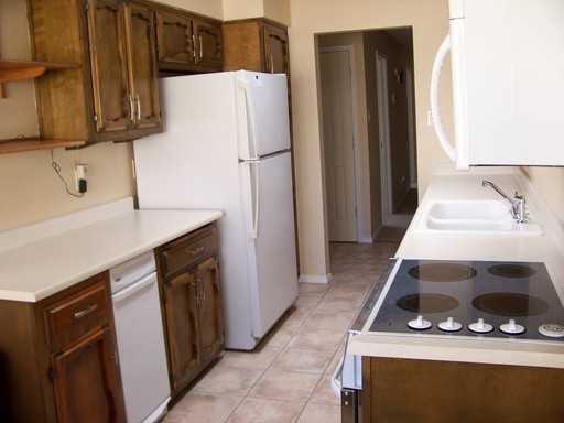 4005 Hilton Pl NE - Photo 3 of 6