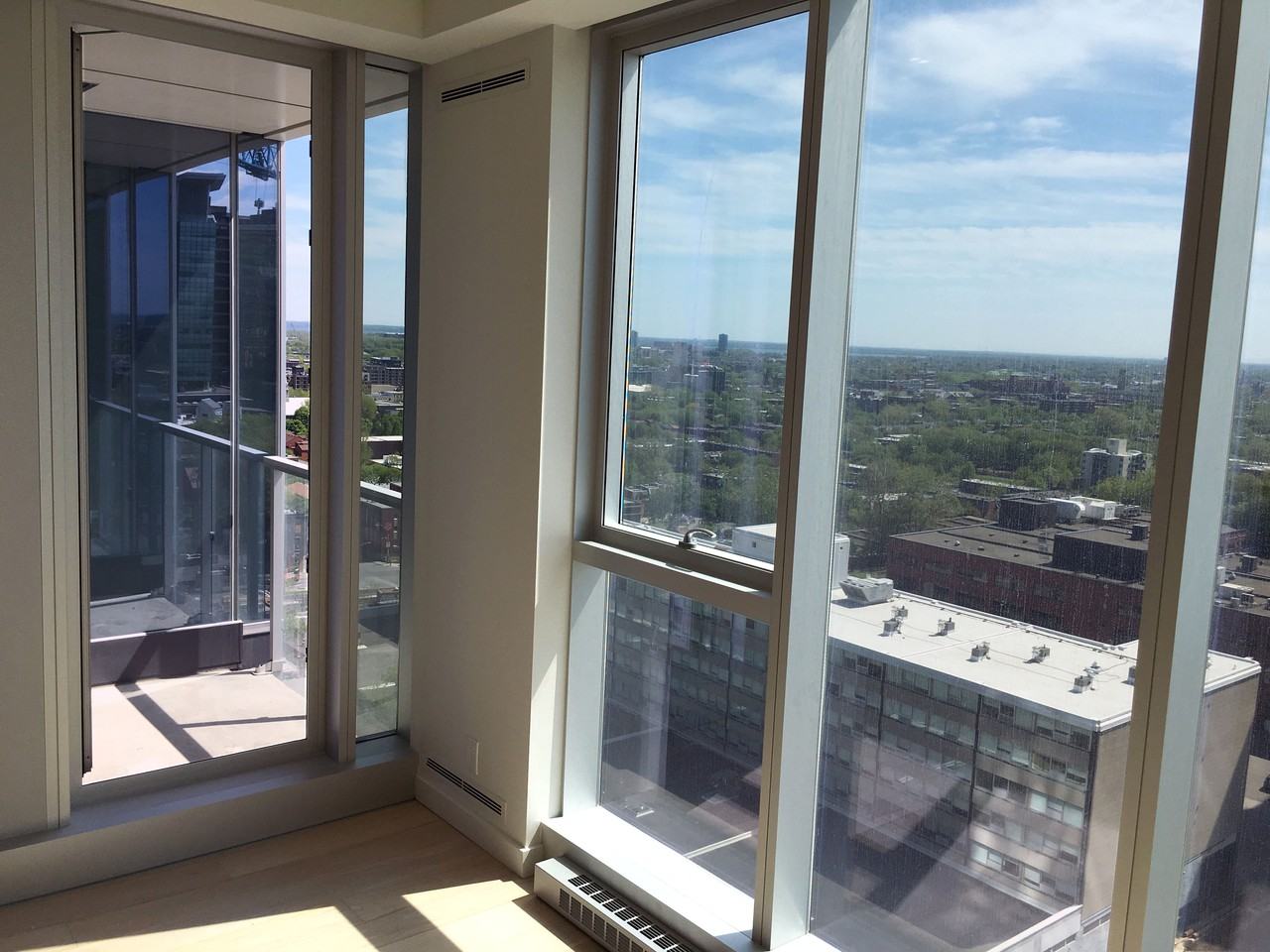 1450 Boulevard RenéLévesque Ouest 1401, Montréal, QC H3G 0E1 Studio