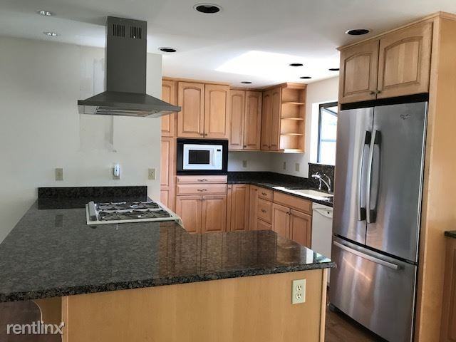 1911 Union Ave NE - Photo 2 of 12