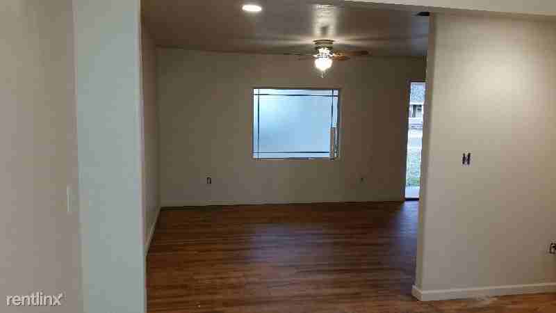 2515 36th St - Photo 3 of 7