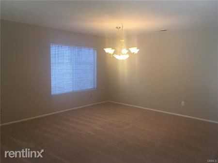 2 Hemingway Ct - Photo 3 of 9