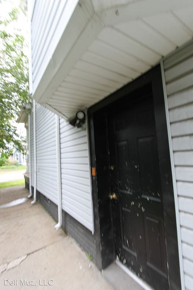 305 Washington Ave - Photo 3 of 11