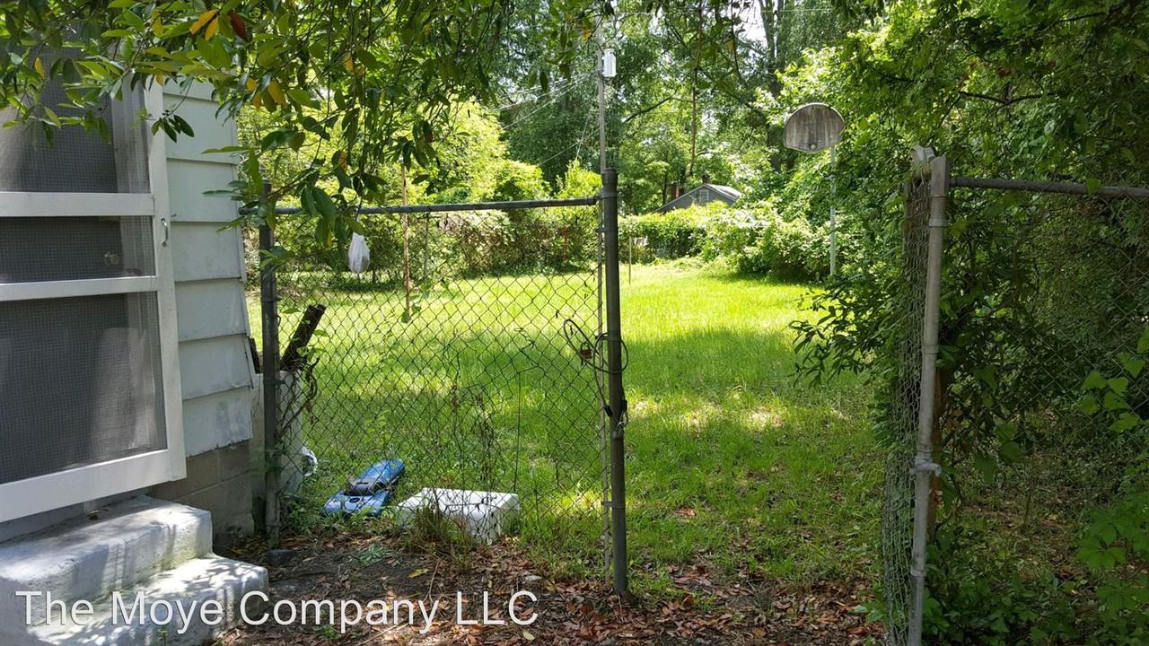 2712-2714 Schoolhouse Road - Photo 2 of 7