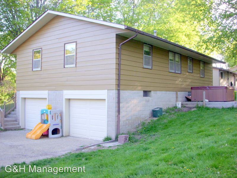 140 20th St NW - Photo 2 of 9