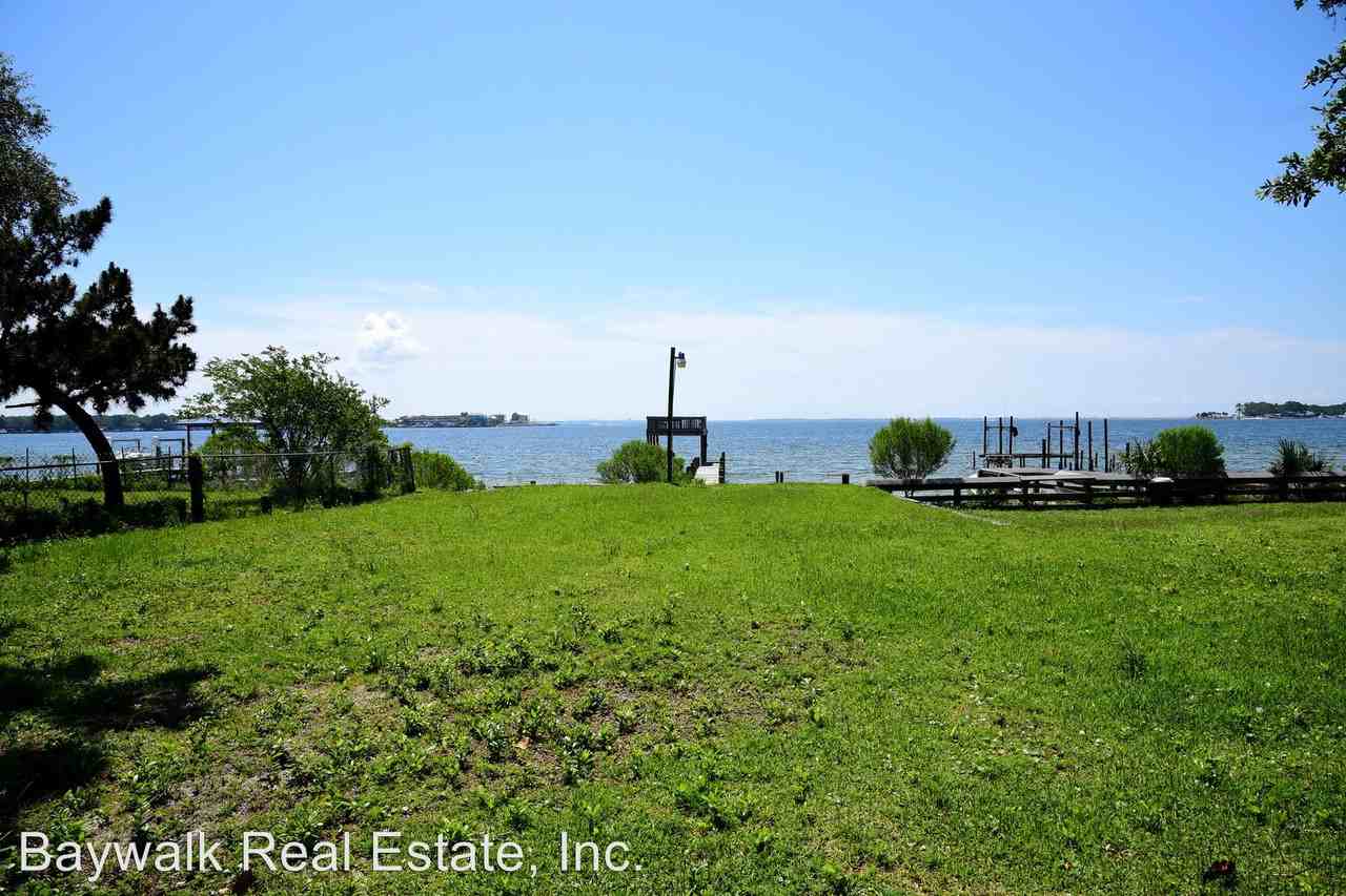 1001 Beachview Dr NE - Photo 2 of 45