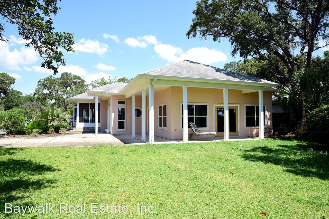 1001 Beachview Dr NE - Photo 3 of 45