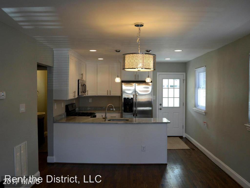 707 Kennedy St NE - Photo 3 of 14