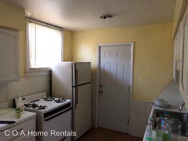 319 W. 9th units A-B-C - Photo 3 of 4