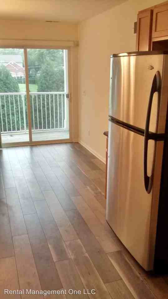 1105 Foxboro - Photo 3 of 8