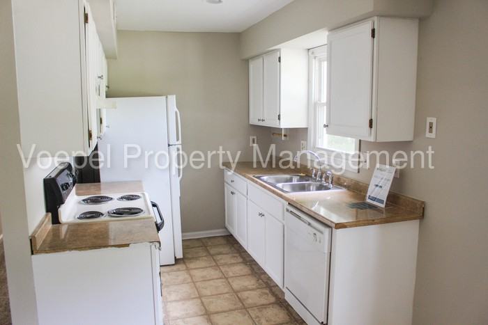 8738 Thompson Ave - Photo 3 of 7