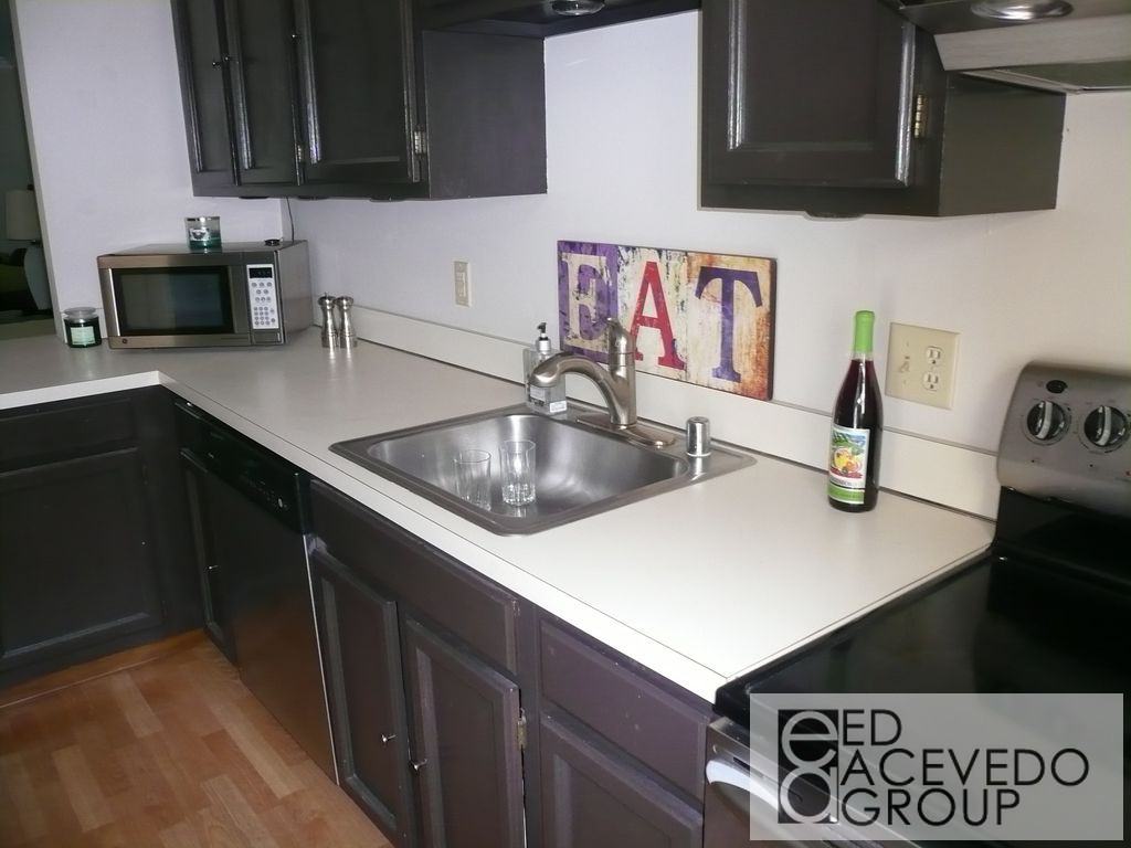 704 Woodlawn Avenue - Photo 3 of 22