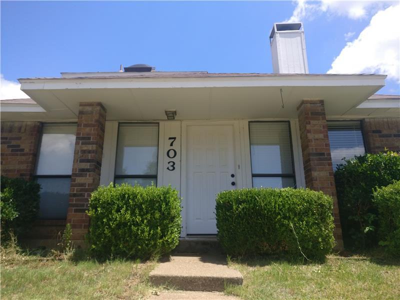 703 Red Oak Dr - Photo 3 of 21