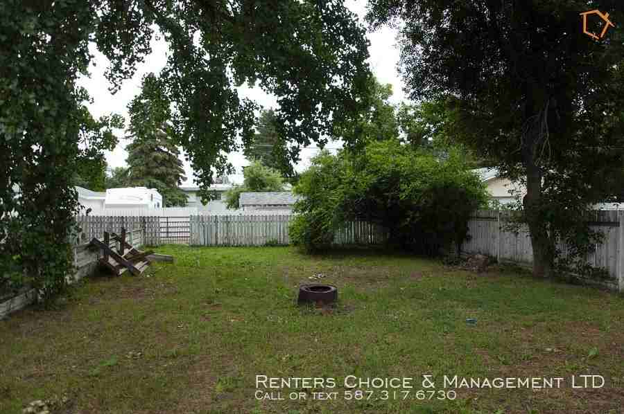 5901 50 St - Photo 2 of 10