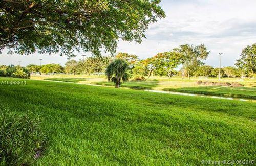 1025 Coral Club Dr - Photo 2 of 7