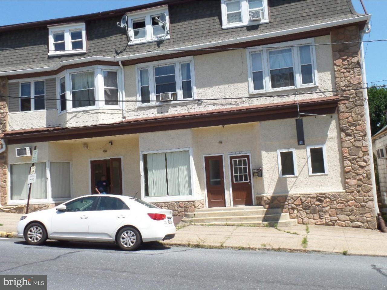 2317 Perkiomen Ave - Photo 2 of 3