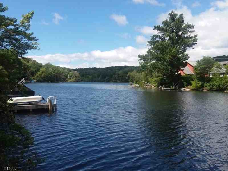 1021 Lakeside Dr E - Photo 2 of 15