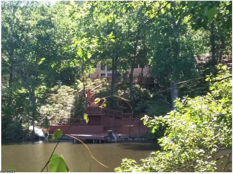 1021 Lakeside Dr E - Photo 3 of 15