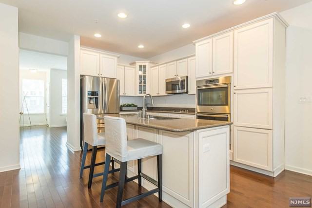 6 Masterson Ct - Photo 3 of 19