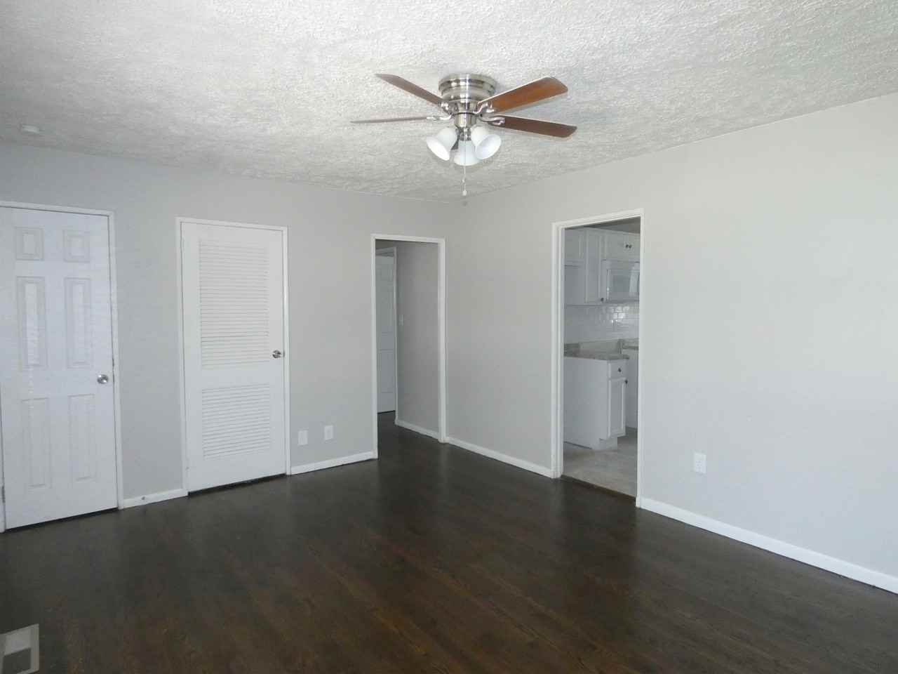 3601 Northeast 54th Terrace - Photo 3 of 19