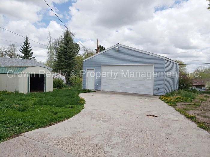 909 Worth Dr - Photo 2 of 8